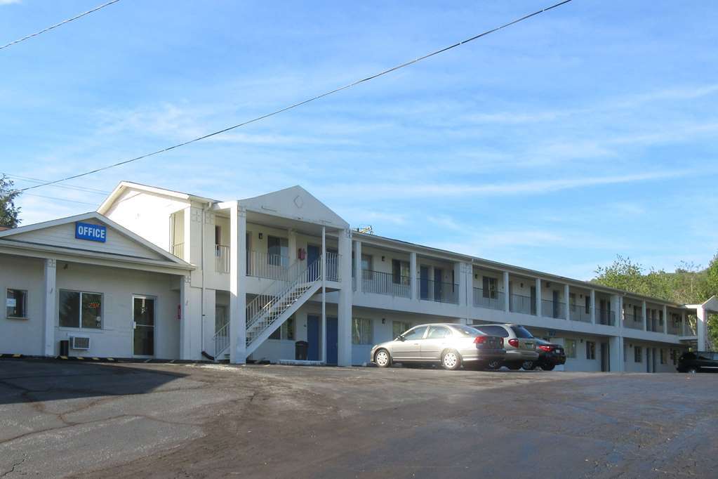 Oyo Hotel Jonesville I-77 Exterior photo